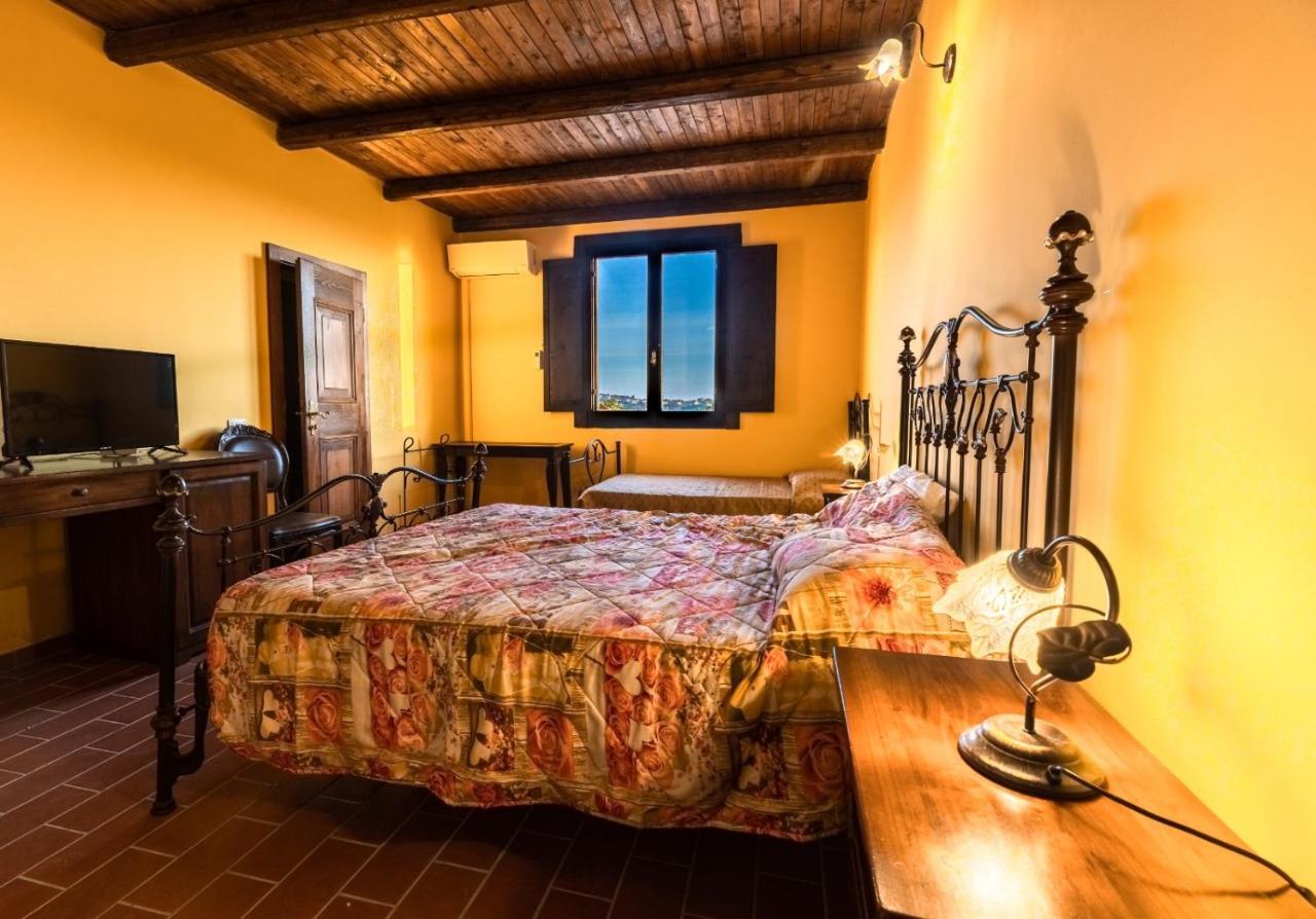 Castello Di Petecciano B&B Мошано-Сант'Анджело Экстерьер фото